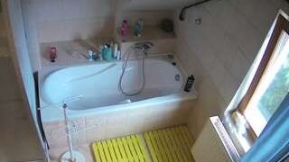 voyeurcam-julmodels-bath-2nd-1