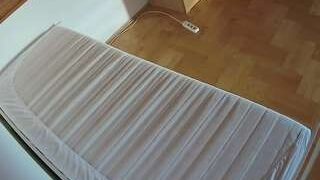 voyeurcam-julmodels-greybed-1