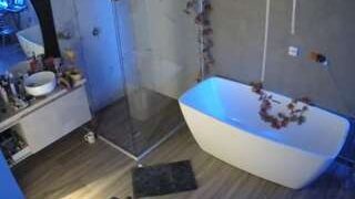 voyeurcam-casa-salsa-bathroom-2